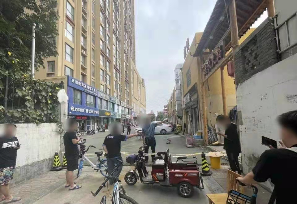 石家庄铁道大学铁门不见了，学生笑开了花，直言段子变成了现实