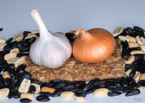 黑豆加上此物，腰不酸了，浑身有劲，女性不想满脸皱纹可试试！