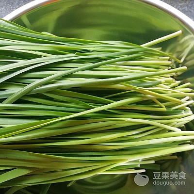 韭菜鸡蛋饺子做法（手把手教你做美味的鸡蛋饺子）