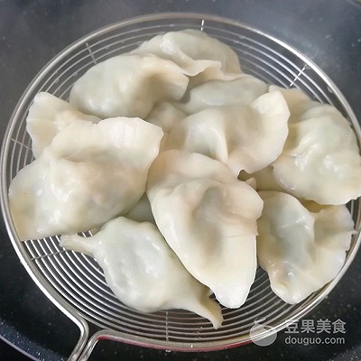 韭菜鸡蛋饺子做法（手把手教你做美味的鸡蛋饺子）