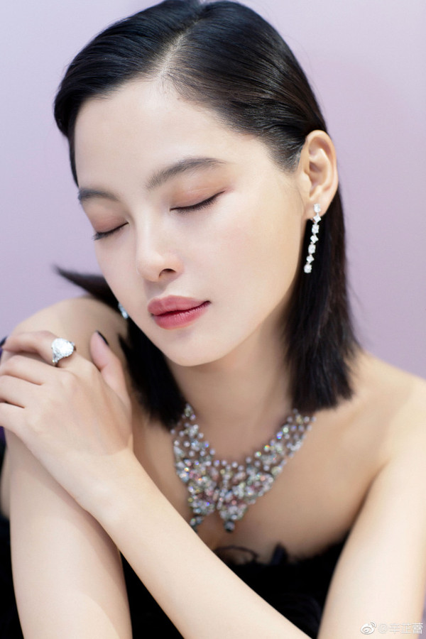 好看的明星同款发型那么多，为什么偏偏是辛芷蕾的锁骨发爆红了？