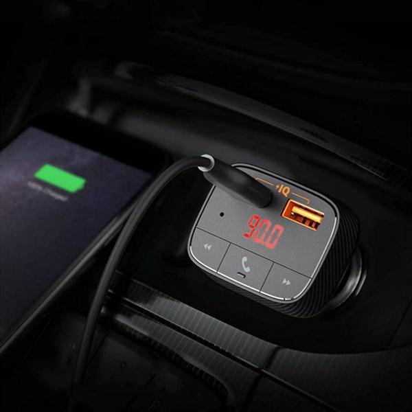 Anker 这款车载充电器不仅能为手机充电，还能帮忙接电话