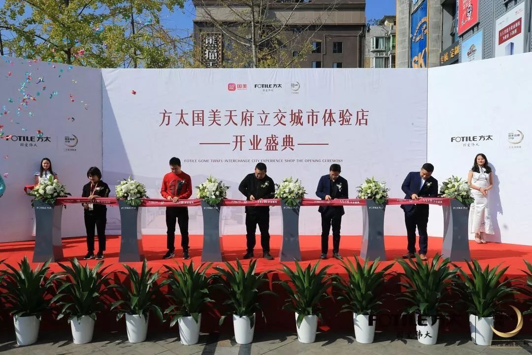 初冬虽冷，城事依旧热