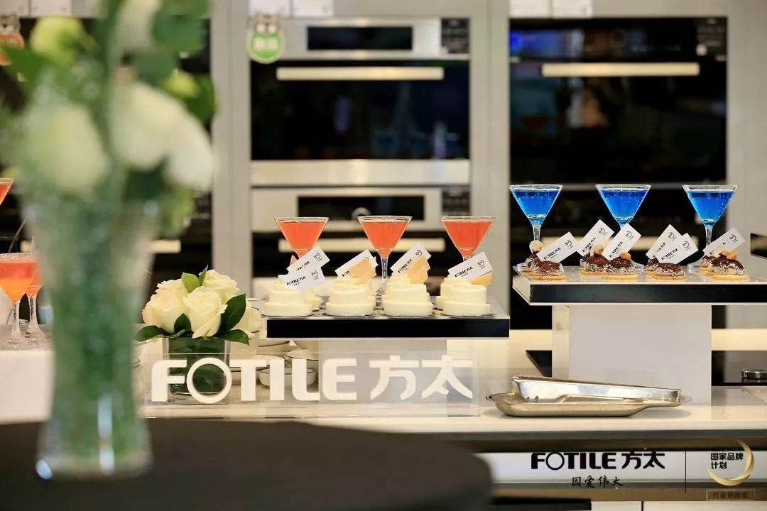 初冬虽冷，城事依旧热