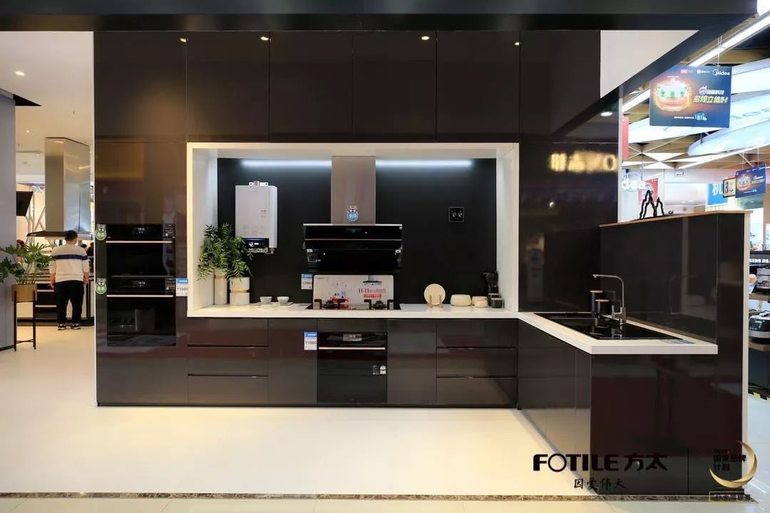 初冬虽冷，城事依旧热