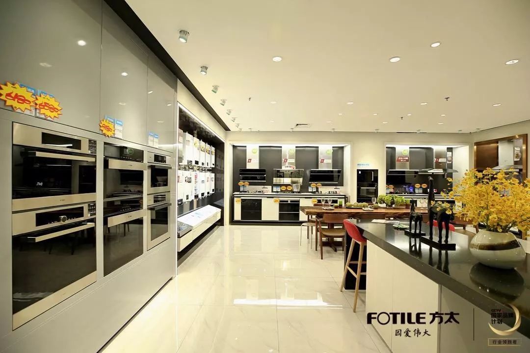 初冬虽冷，城事依旧热