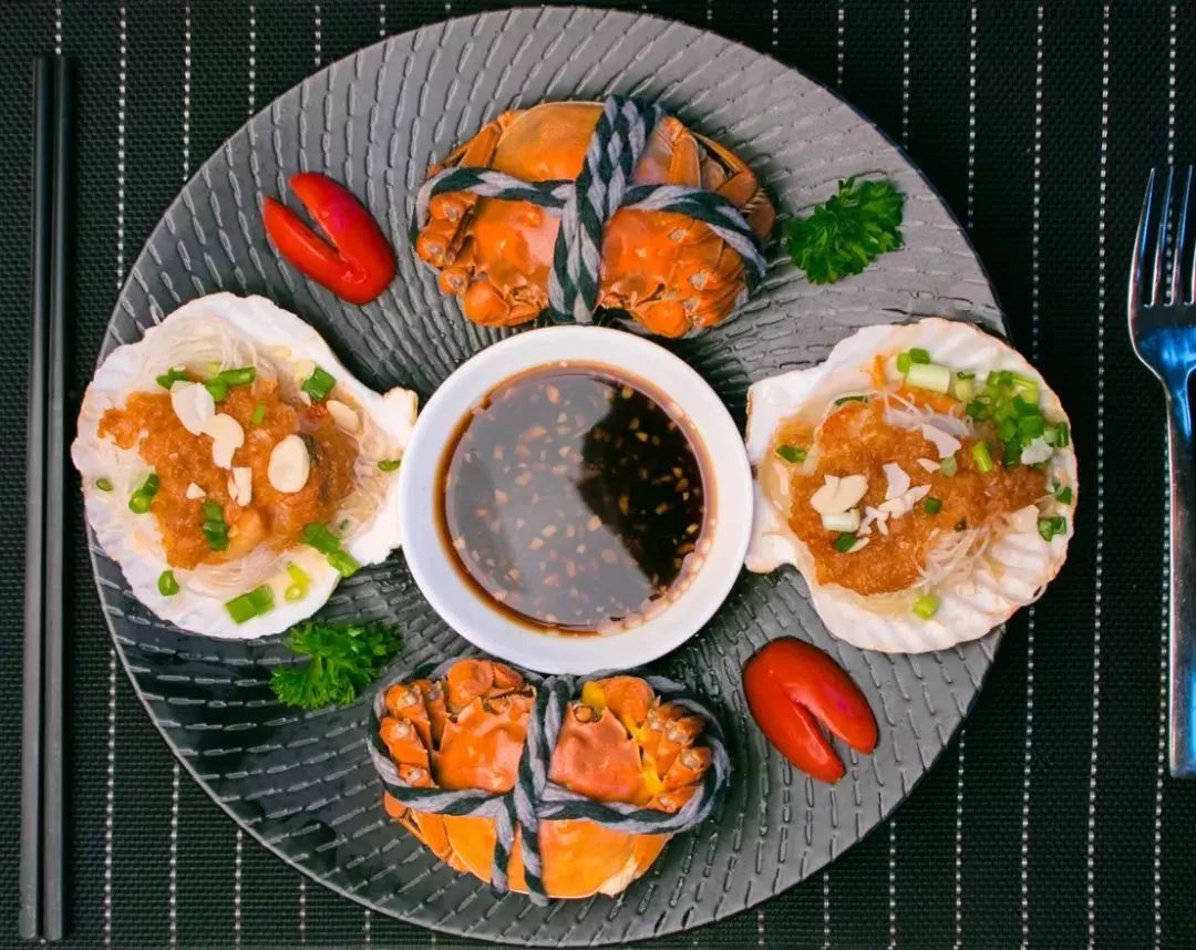 初冬虽冷，城事依旧热