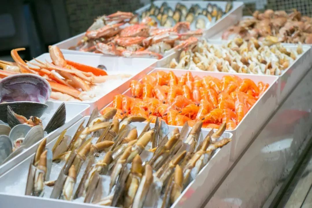 初冬虽冷，城事依旧热