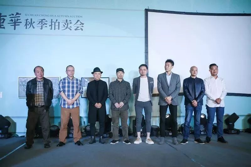 初冬虽冷，城事依旧热