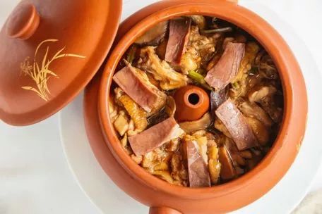 初冬虽冷，城事依旧热