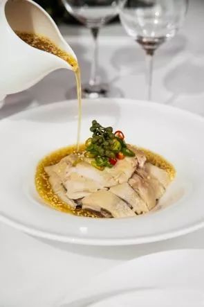 初冬虽冷，城事依旧热