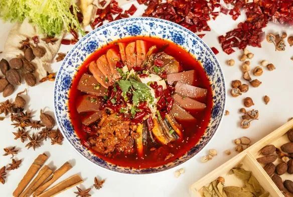 初冬虽冷，城事依旧热