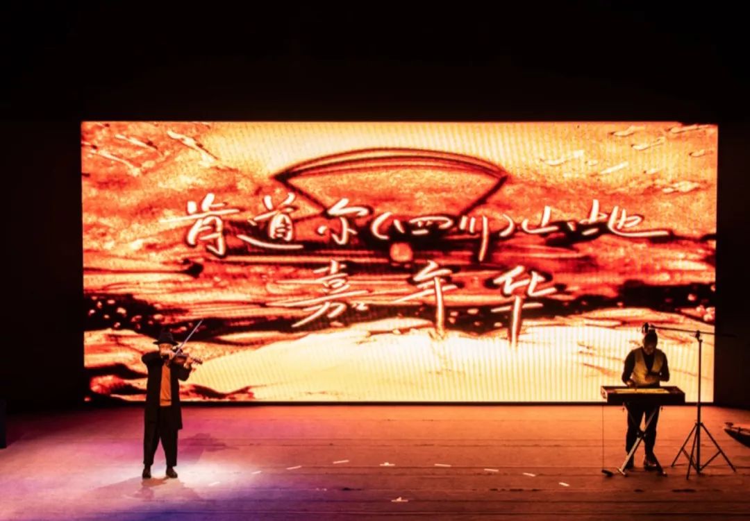 初冬虽冷，城事依旧热