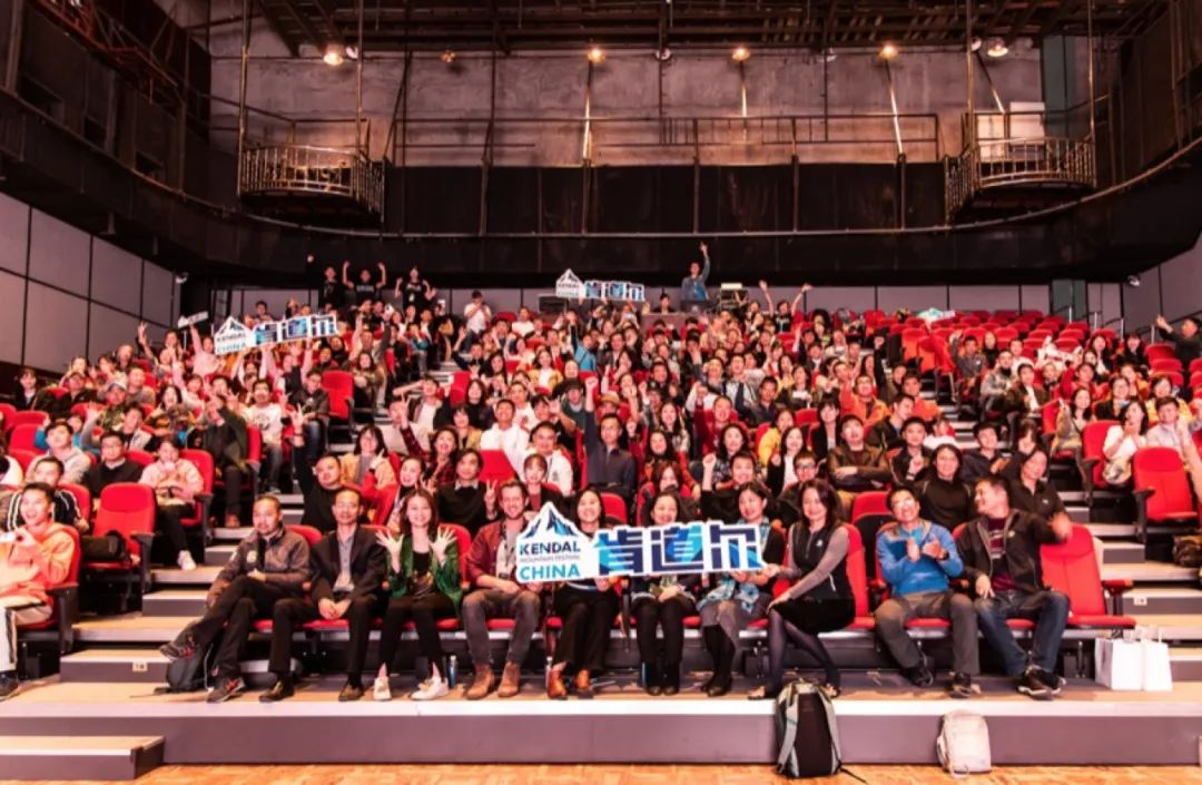 初冬虽冷，城事依旧热