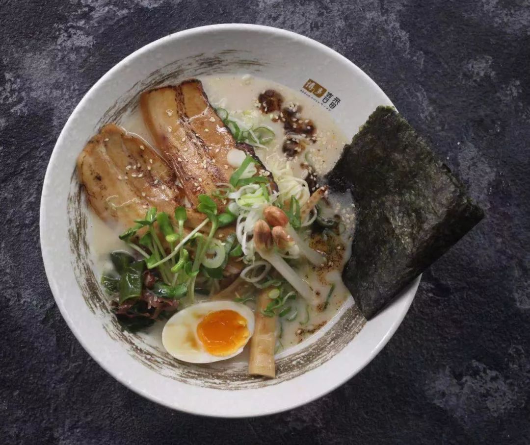 初冬虽冷，城事依旧热