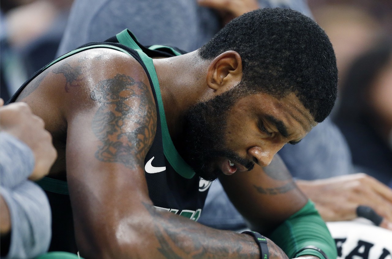 本场比赛,绿军控卫欧文将因为眼睛部位的伤势缺战.