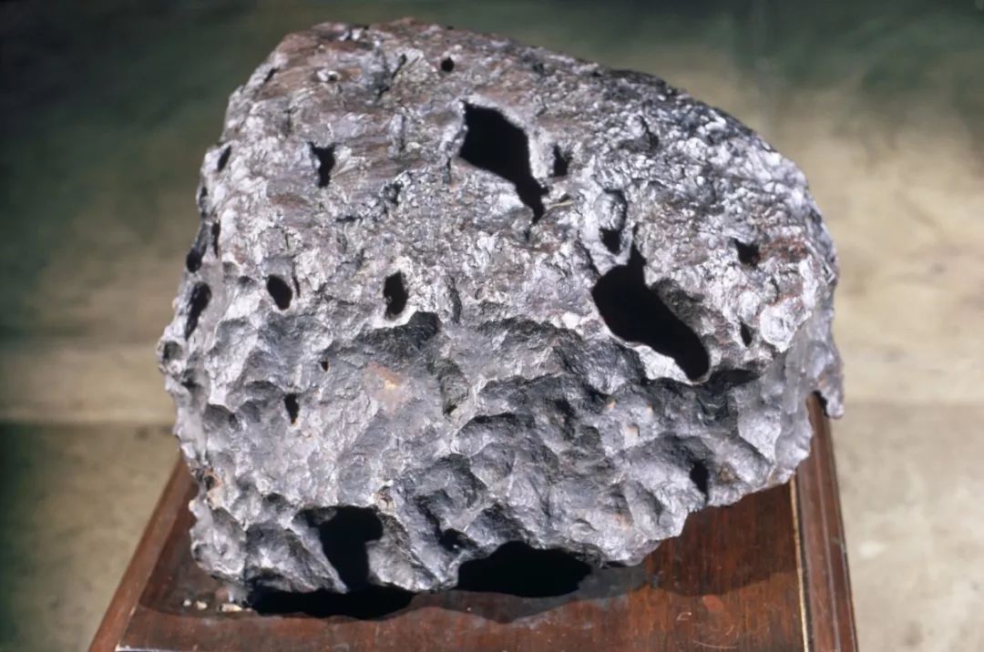 夜读|贾平凹:丑石