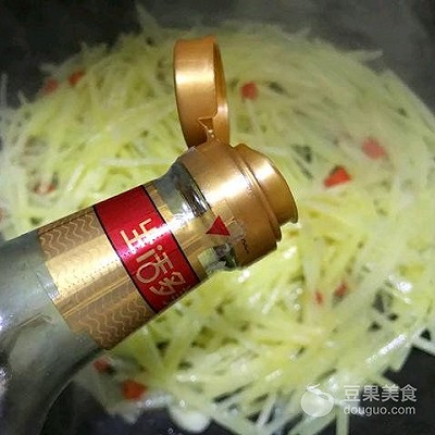 辣炒土豆丝（零基础在家轻松学辣炒土豆丝）