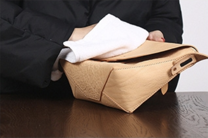 收藏｜最简单的包包靴子皮具护理指南