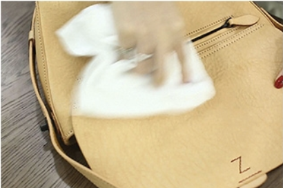 收藏｜最简单的包包靴子皮具护理指南