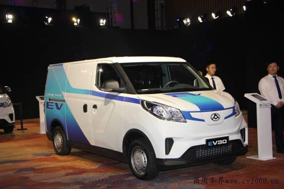 国内首款纯电动架构车型上汽大通EV30上市！12.69万元起 最高续航400千米还支持C2B定制