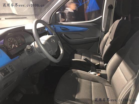 国内首款纯电动架构车型上汽大通EV30上市!12.69万元起 最高续航400千米还支持C2B定制