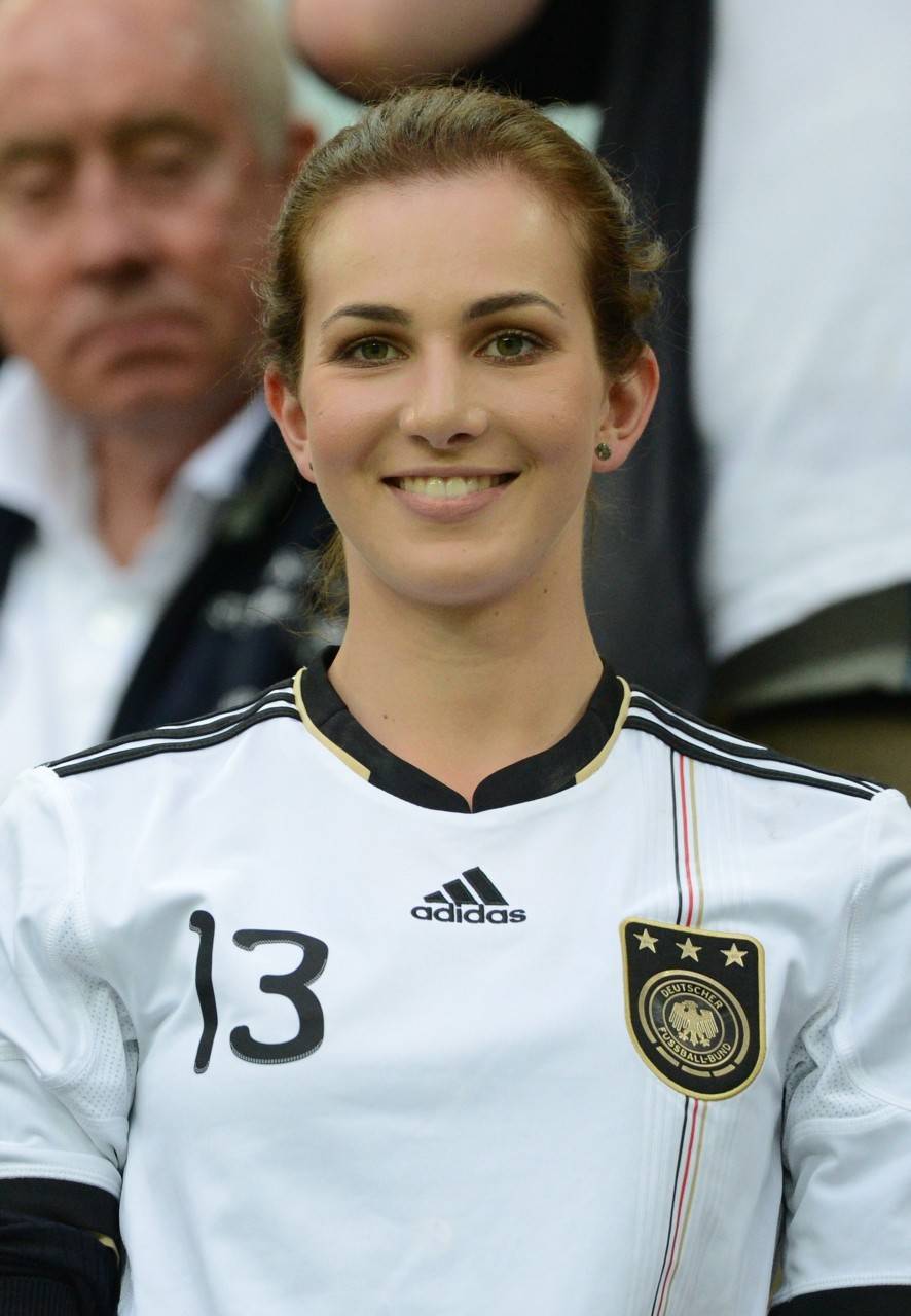 花色足球托马斯穆勒妻子丽莎穆勒