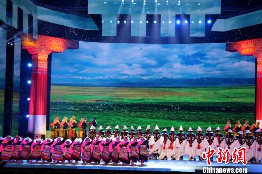 西藏迎来藏历新年除夕“古突夜” 联欢晚会送祝福