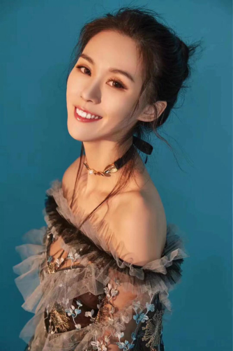 挑战专业歌手高音禁区 沈玮琦在陌陌现场展现"逆天"唱功