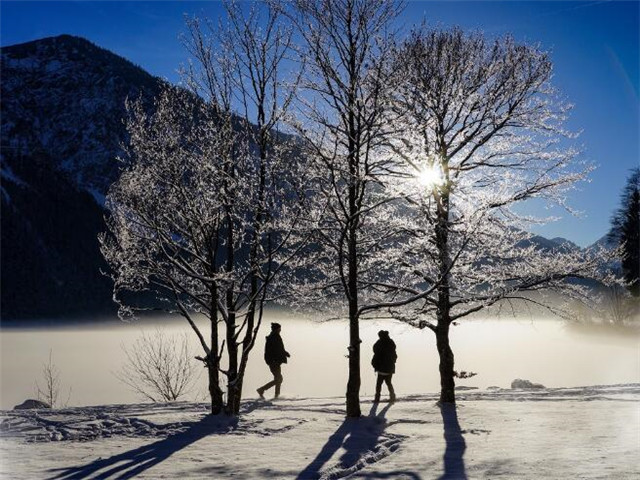 适合在下雪天发的朋友圈说说 关于雪的唯美句子