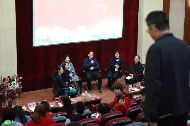 老年护理和临终护理郑州论坛在郑州西亚斯学院隆重举行。