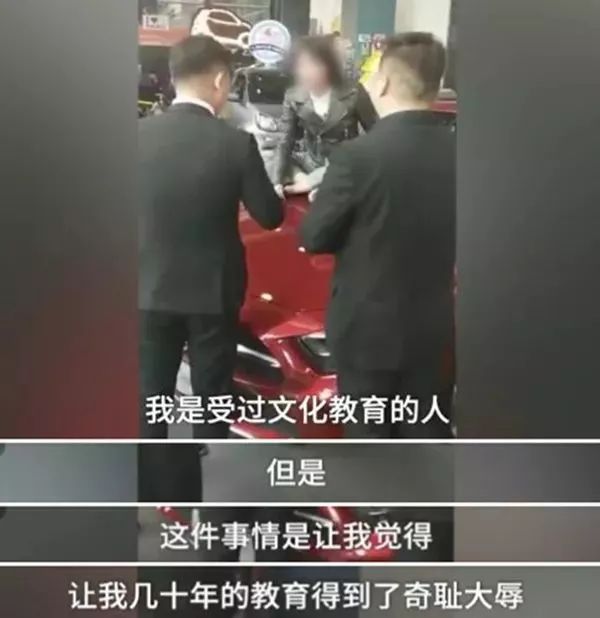 奇耻大辱！女硕士坐引擎盖哭诉维权，全网声援！奔驰终于道歉，最新协商进展来了，结果却……