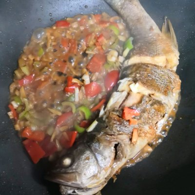 紅燒海鱸魚的做法,紅燒海鱸魚的做法和步驟
