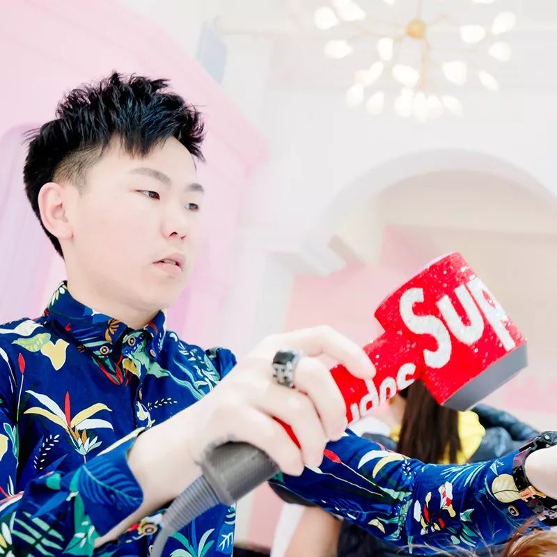 免费理发！免费染发！这家新开美发会所，即将成为网红打卡新地标！