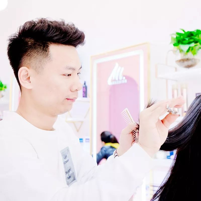 免费理发！免费染发！这家新开美发会所，即将成为网红打卡新地标！