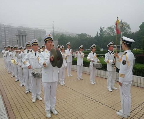 电气学院举行“国旗飞扬，梦想起航”升旗仪式