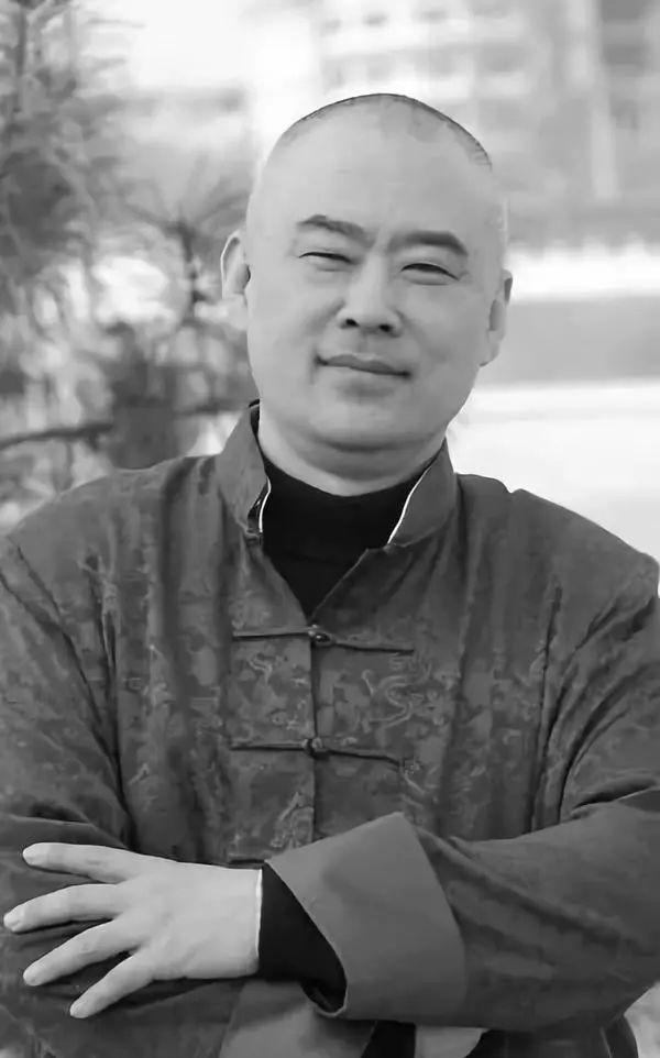 “中国最有钱作家”郑渊洁：一个掏粪未遂的悲情胖子