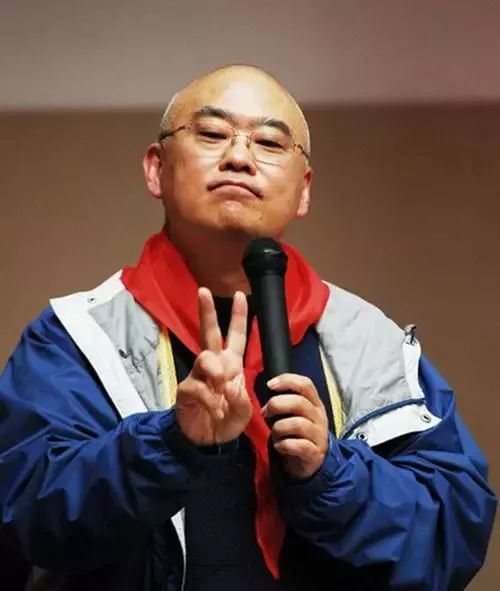 “中国最有钱作家”郑渊洁:一个掏粪未遂的悲情胖子