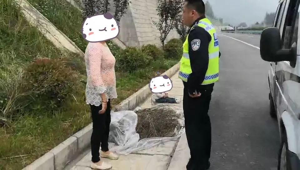 注意了！在公路上晒粮食，小心摊上事