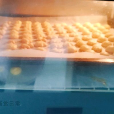 12M+无油蛋黄小饼干：宝宝辅食营养食谱菜谱
