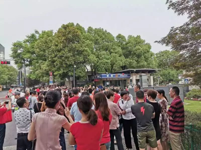 高考第一天！考场外发生了这几幕