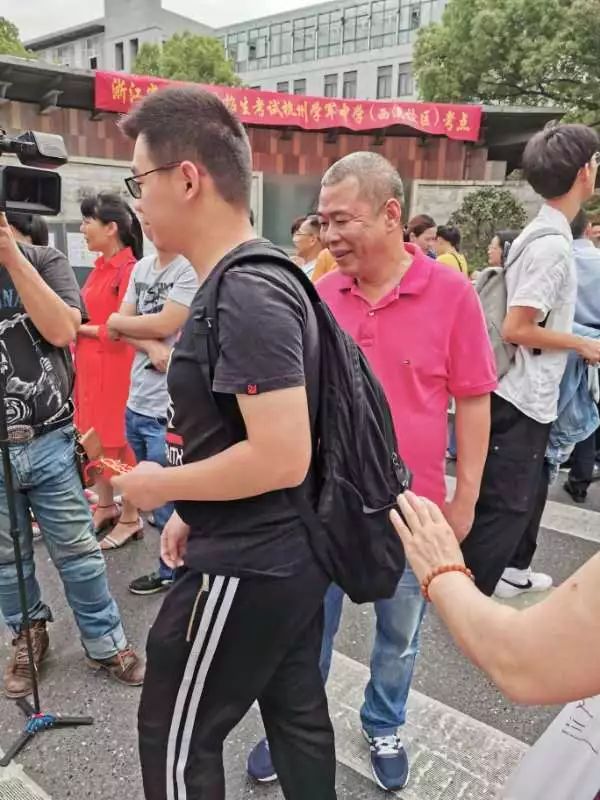 高考第一天！考场外发生了这几幕