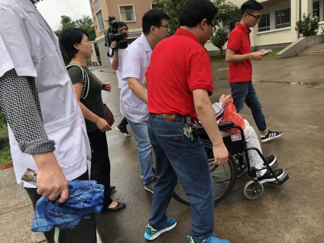 高考第一天！考场外发生了这几幕