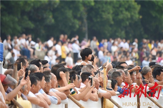 湖南第五届群众性龙舟赛决赛在长沙举行