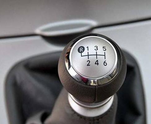 不想变速箱提前报废，手动挡车5大禁忌和使用技巧，安全又实用