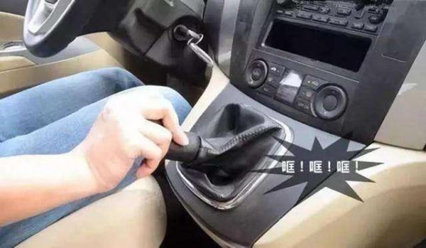 不想变速箱提前报废，手动挡车5大禁忌和使用技巧，安全又实用