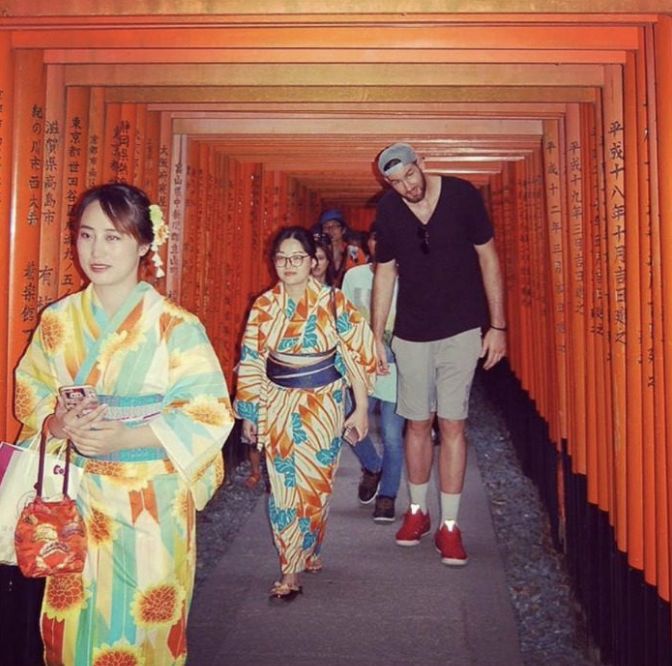 一外国人来日租房，将2.4㎡的小公寓改造成一房一卫一厅惊呆网友
