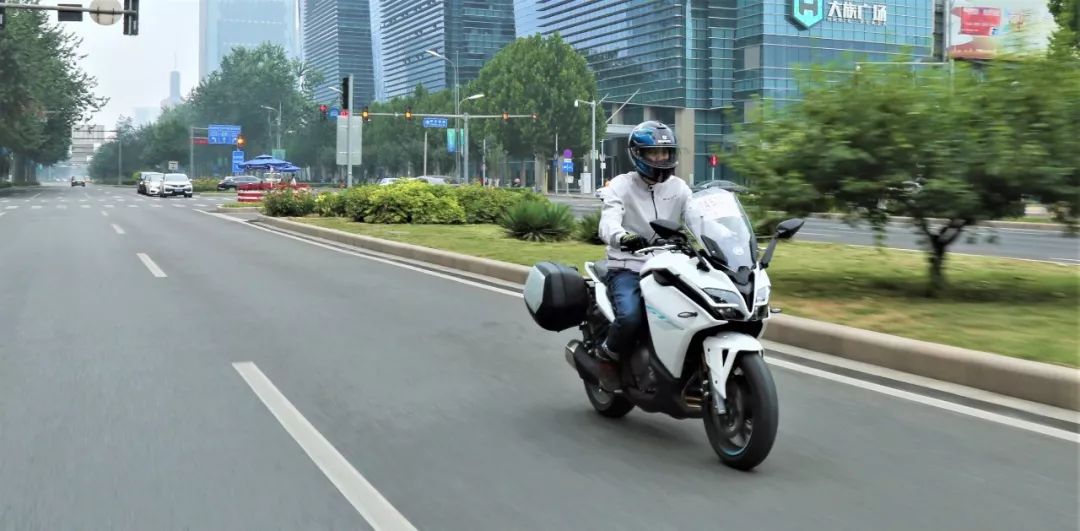 车评:春风650GT,一款自带“嗨”点的运动旅行车