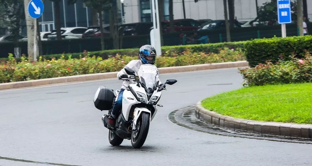 车评：春风650GT，一款自带“嗨”点的运动旅行车