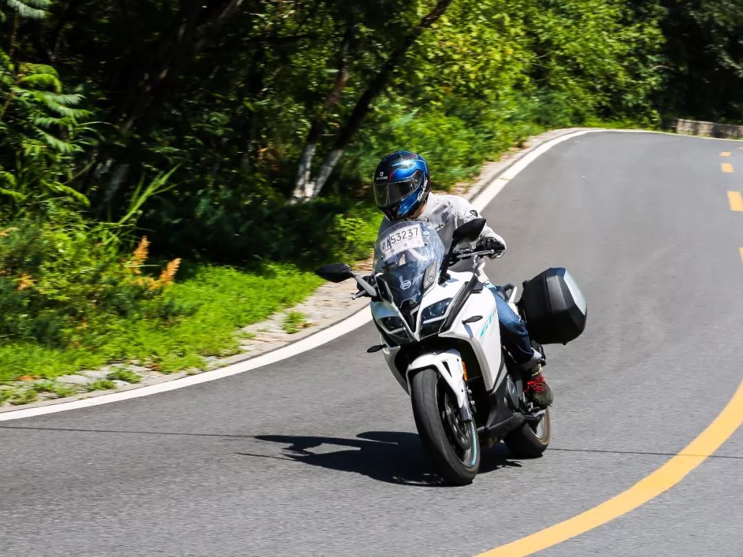车评：春风650GT，一款自带“嗨”点的运动旅行车